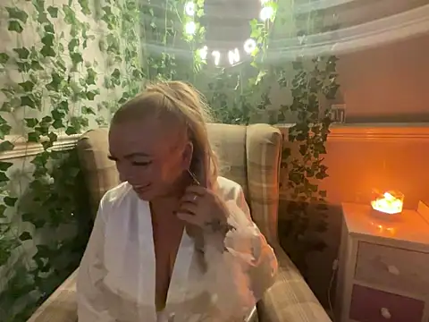 Snapshot of BonnyDesire chatting on 10-21-25, 06:52 BonnyDesire online show from 10-21-25, 06:52