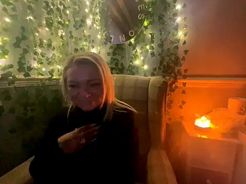 Snapshot of BonnyDesire chatting on 11-16-25, 04:34 BonnyDesire online show from 11-16-25, 04:34