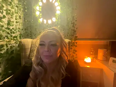 Snapshot of BonnyDesire chatting on 11-23-25, 07:35 BonnyDesire online show from 11-23-25, 07:35