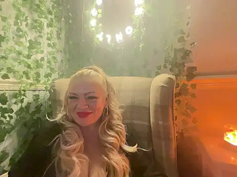 Snapshot of BonnyDesire chatting on 11-25-25, 05:57 BonnyDesire online show from 11-25-25, 05:57