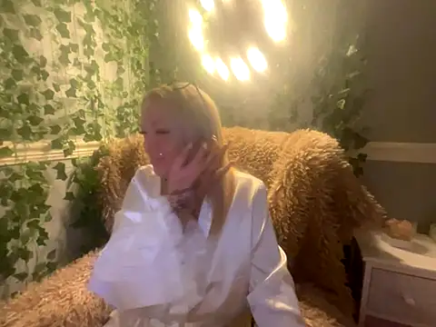 Snapshot of BonnyDesire chatting on 11-30-25, 07:18 BonnyDesire online show from 11-30-25, 07:18