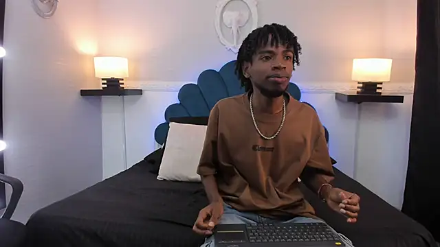 Snapshot of AllexJacob chatting on 09-18-25, 01:35 AllexJacob online show from 09-18-25, 01:35