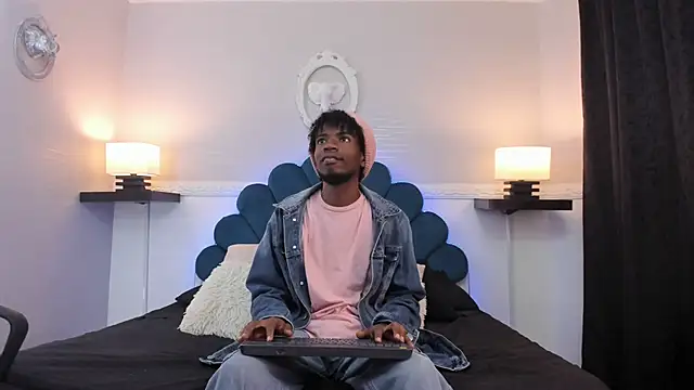 Snapshot of AllexJacob chatting on 09-25-25, 01:04 AllexJacob online show from 09-25-25, 01:04