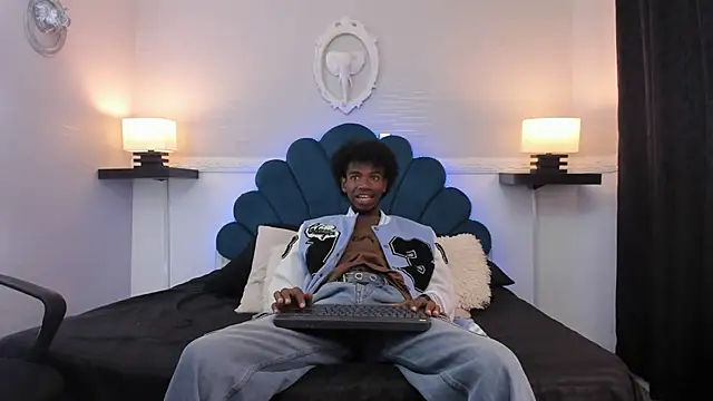 Snapshot of AllexJacob chatting on 09-27-25, 01:16 AllexJacob online show from 09-27-25, 01:16