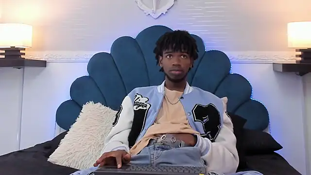 Snapshot of AllexJacob chatting on 09-29-25, 01:27 AllexJacob online show from 09-29-25, 01:27