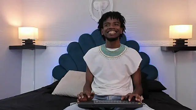 Snapshot of AllexJacob chatting on 10-01-25, 01:39 AllexJacob online show from 10-01-25, 01:39