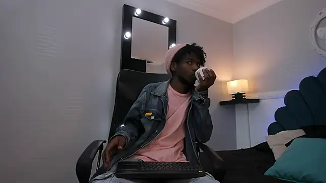 Snapshot of AllexJacob chatting on 10-03-25, 01:19 AllexJacob online show from 10-03-25, 01:19