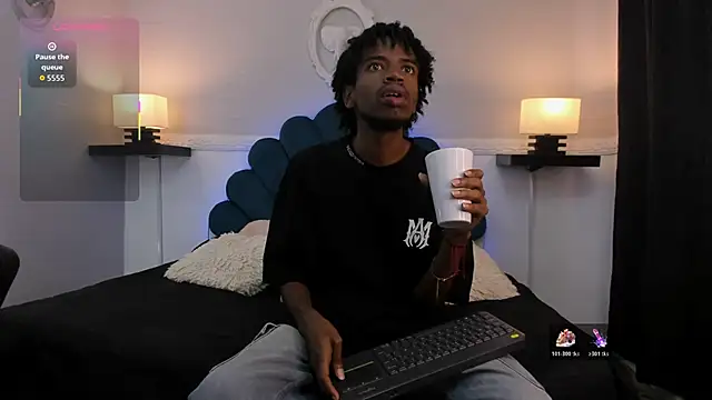 Snapshot of AllexJacob chatting on 10-18-25, 01:01 AllexJacob online show from 10-18-25, 01:01