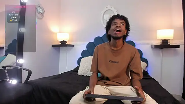 Snapshot of AllexJacob chatting on 10-21-25, 01:23 AllexJacob online show from 10-21-25, 01:23