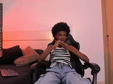 Snapshot of AllexJacob chatting on 11-04-25, 01:32 AllexJacob online show from 11-04-25, 01:32