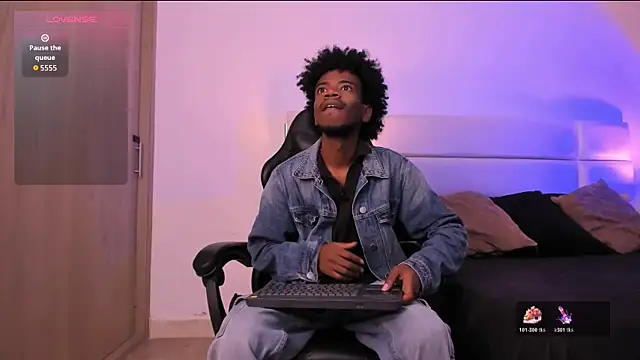 Snapshot of AllexJacob chatting on 11-24-25, 01:00 AllexJacob online show from 11-24-25, 01:00