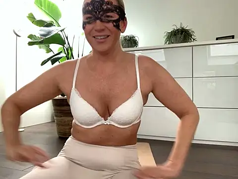 Snapshot of NikitaSky chatting on 12-04-25, 11:19 NikitaSky online show from 12-04-25, 11:19