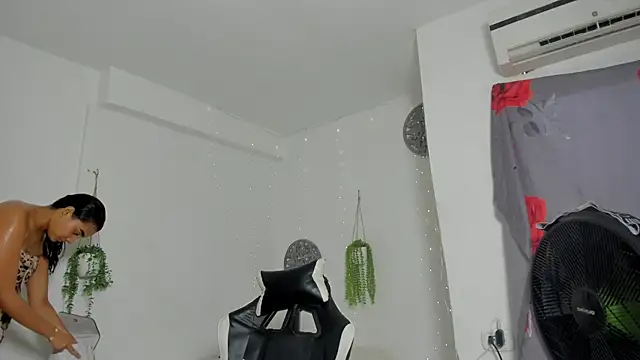 Dakota x18 online show from 11-08-25, 08:29