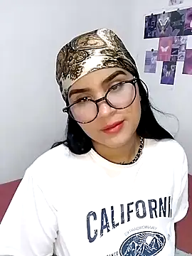 Snapshot of Renata_Zoe chatting on 09-27-25, 01:21 Renata Zoe online show from 09-27-25, 01:21