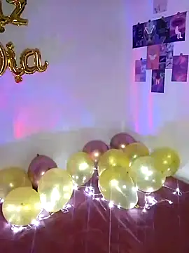 Snapshot of Renata_Zoe chatting on 11-16-25, 01:33 Renata Zoe online show from 11-16-25, 01:33