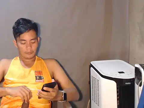 Newt4U online show from 12-17-25, 03:40