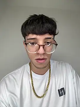 Snapshot of arthurdavies chatting on 10-25-25, 03:58 arthurdavies online show from 10-25-25, 03:58