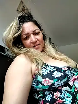 Snapshot of Lunita86 chatting on 10-25-25, 02:24 Lunita86 online show from 10-25-25, 02:24