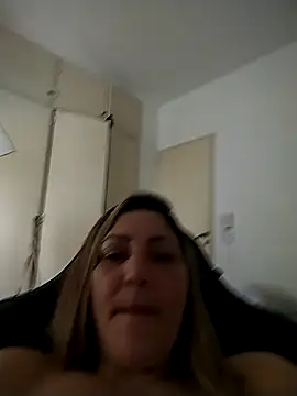 Snapshot of Lunita86 chatting on 12-15-25, 02:21 Lunita86 online show from 12-15-25, 02:21