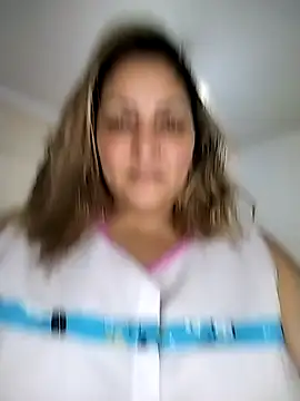 Snapshot of Lunita86 chatting on 12-19-25, 01:56 Lunita86 online show from 12-19-25, 01:56