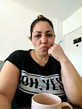 Snapshot of Lunita86 chatting on 04-24-26, 12:51 Lunita86 online show from 04-24-26, 12:51
