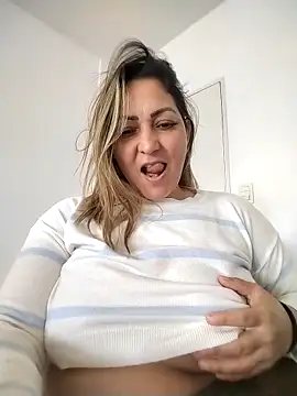 Snapshot of Lunita86 chatting on 04-27-26, 06:50 Lunita86 online show from 04-27-26, 06:50