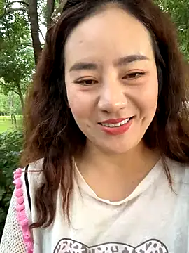 Snapshot of Kayla-love chatting on 10-06-25, 01:25 Kayla-love online show from 10-06-25, 01:25