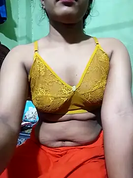 Snapshot of Cute_Couple59 chatting on 10-14-25, 06:20 Cute Couple59 online show from 10-14-25, 06:20