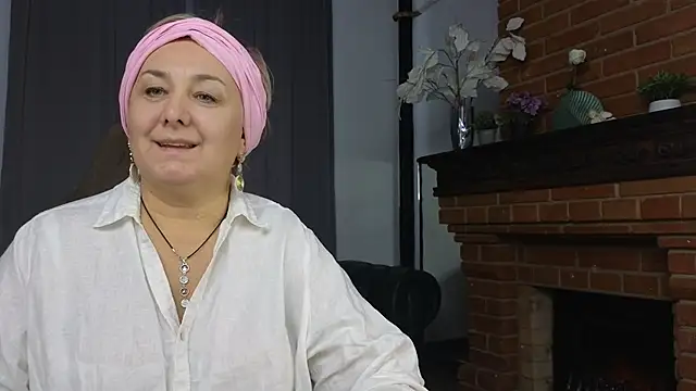 Marta Wils online show from 10-14-25, 04:24