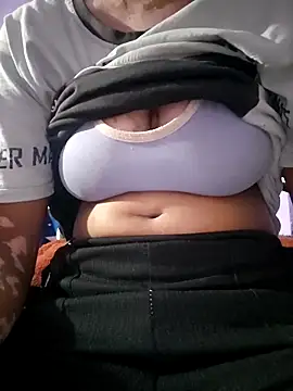 Snapshot of sweet_simmi chatting on 11-07-25, 10:54 sweet simmi online show from 11-07-25, 10:54