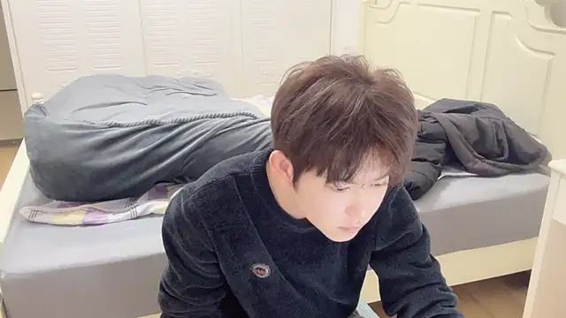 xlong00099 online show from 11-25-25, 10:32