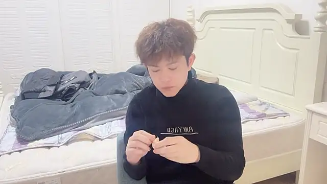 xlong00099 online show from 12-16-25, 02:11