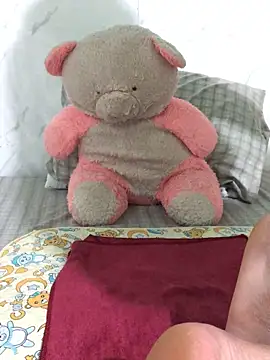 Snapshot of Yang-99 chatting on 09-24-25, 01:42 Yang-99 online show from 09-24-25, 01:42