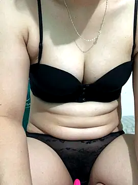 Snapshot of Yang-99 chatting on 10-05-25, 10:24 Yang-99 online show from 10-05-25, 10:24