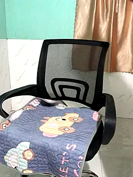 Snapshot of Yang-99 chatting on 10-24-25, 12:41 Yang-99 online show from 10-24-25, 12:41