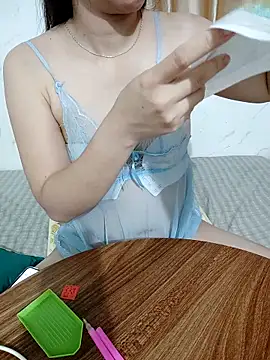 Snapshot of Yang-99 chatting on 11-17-25, 02:23 Yang-99 online show from 11-17-25, 02:23