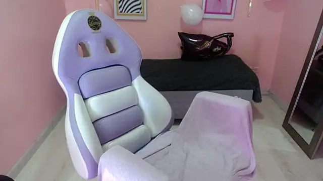 Snapshot of Bunny_poison chatting on 10-29-25, 02:19 Bunny poison online show from 10-29-25, 02:19