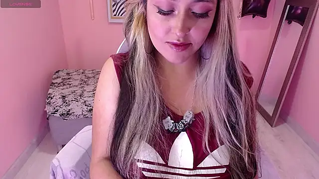 Snapshot of Bunny_poison chatting on 11-06-25, 02:18 Bunny poison online show from 11-06-25, 02:18