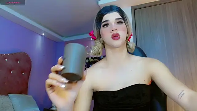 Snapshot of Sophia_Stonee chatting on 10-01-25, 11:38 Sophia Stonee online show from 10-01-25, 11:38