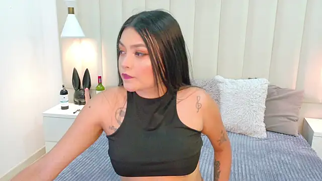 Snapshot of AteneaRoldan chatting on 10-15-25, 04:12 AteneaRoldan online show from 10-15-25, 04:12