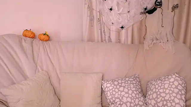 MollyKissy online show from 10-18-25, 09:21