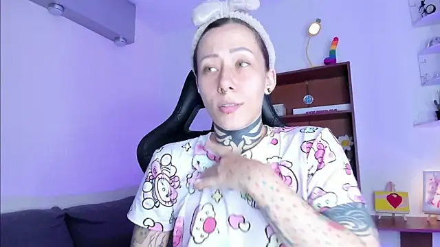 Snapshot of millyInk chatting on 10-19-25, 09:04 millyInk online show from 10-19-25, 09:04