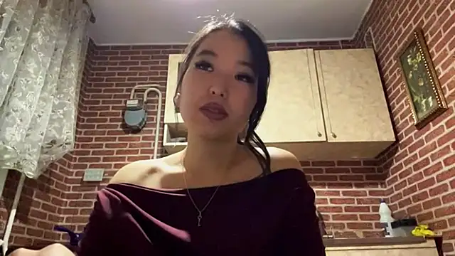 EmmaLeexth online show from 11-19-25, 01:11