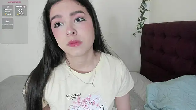 Snapshot of Dulcee_1 chatting on 05-19-26, 11:16 Dulcee 1 online show from 05-19-26, 11:16