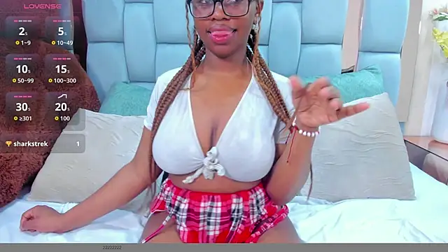 Snapshot of hazellanee chatting on 11-09-25, 11:58 hazellanee online show from 11-09-25, 11:58