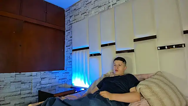 ANLLELOAndANGELA online show from 04-15-26, 05:20