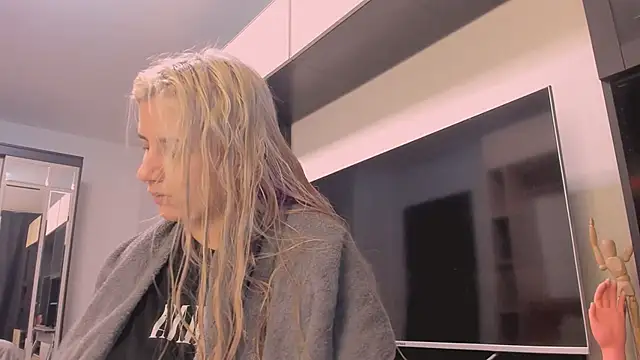 BarbaraSiren online show from 10-29-25, 01:02