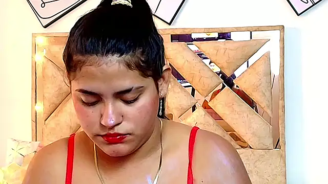 Snapshot of Selenegomezz chatting on 11-16-25, 09:20 Selenegomezz online show from 11-16-25, 09:20