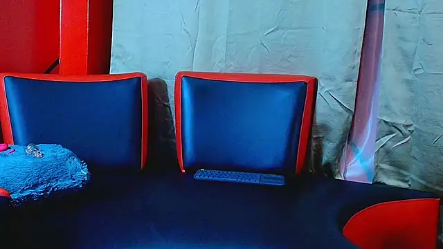 Snapshot of Selenegomezz chatting on 12-04-25, 08:39 Selenegomezz online show from 12-04-25, 08:39