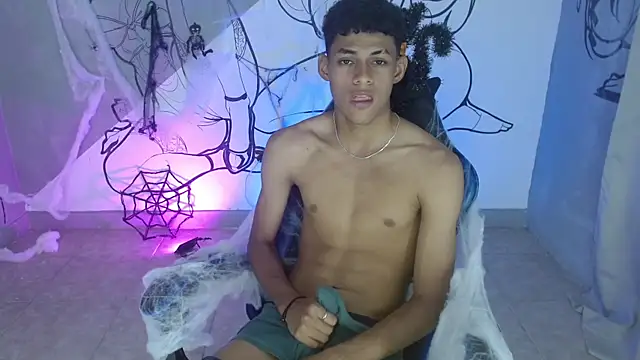 Snapshot of deivid_bigcock1 chatting on 10-17-25, 12:47 deivid bigcock1 online show from 10-17-25, 12:47